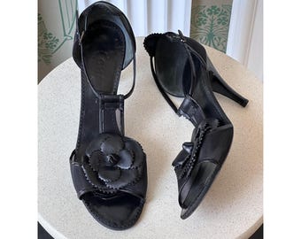 Chanel zwarte camelliabloem enkelbandje mesh leren hakken sandalen pumps maat 42 Vintage