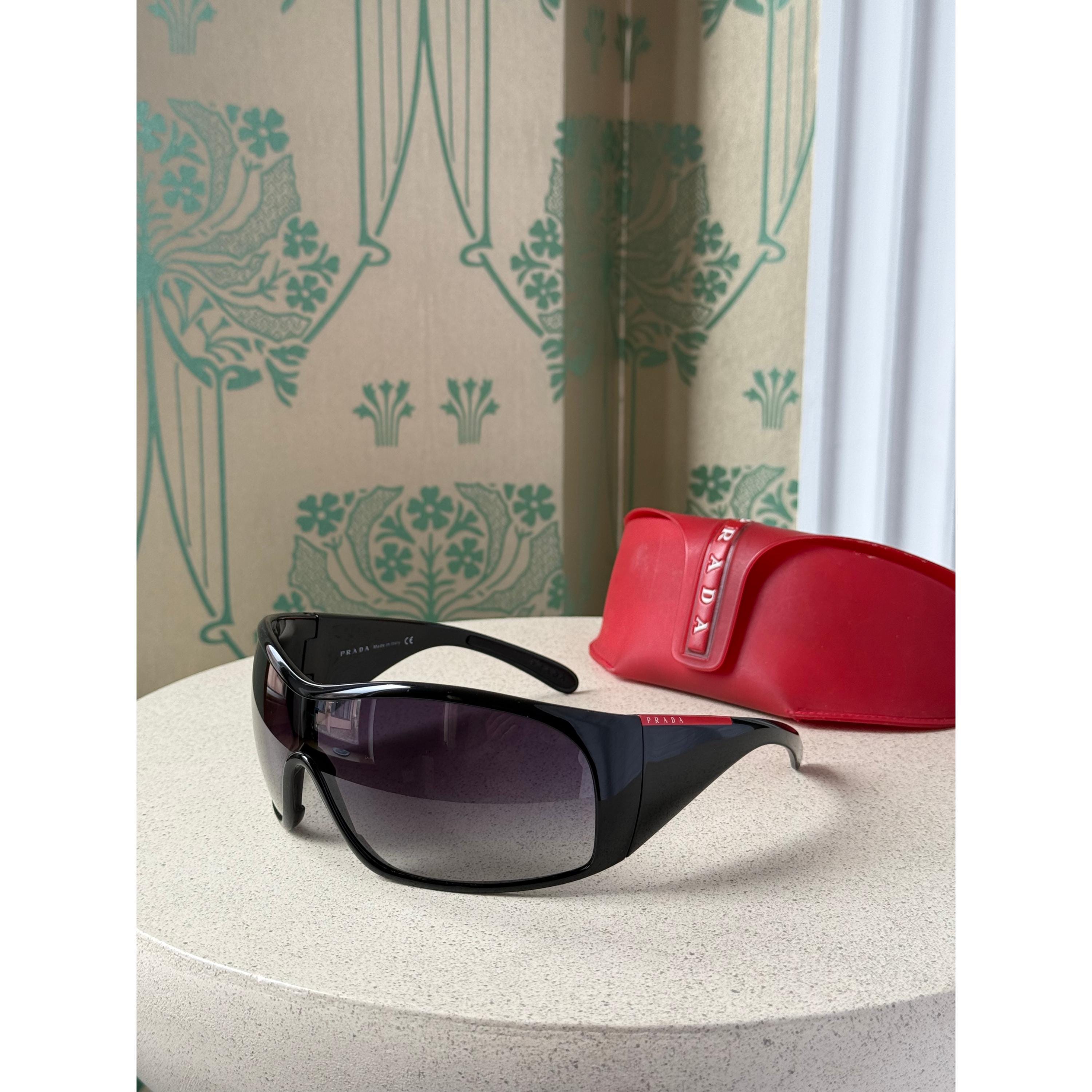 PRADA サングラス ケース付きPRADA SPORT SPS05T PRADA SPORT プラダスポーツ サングラス グレー×レッド ケース付き