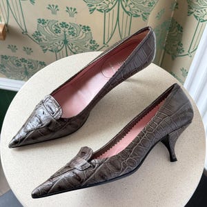 Vintage Miu Miu Croc Embossed Leather Pointed Toe Heels Pumps Grey Size 39.5 image 2