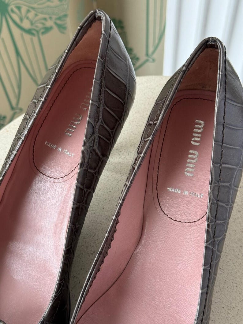 Vintage Miu Miu Croc Embossed Leather Pointed Toe Heels Pumps Grey Size 39.5 image 7