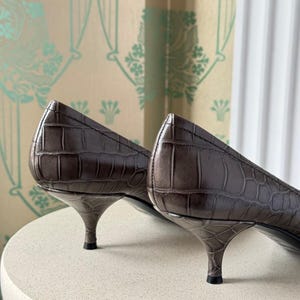 Vintage Miu Miu Croc Embossed Leather Pointed Toe Heels Pumps Grey Size 39.5 image 8