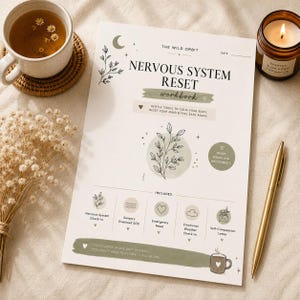 Pode incluir: Um caderno de exercícios branco intitulado Nervous System Reset com detalhes em verde sálvia, ilustrações botânicas de linhas e seções de texto incluindo Nervous System Check-In, Sensory Overload SOS, Emergency Reset e Emotional Weather Check-In.
