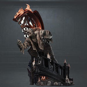 Könnte beinhalten: Detaillierte Statue von Frankensteins Monster in dynamischer Pose, vor gotischem Hintergrund. Die Figur ist grau mit Bandagen und einer zerfetzten Jacke. Der Sockel zeigt Schädel und Kerzen, mit Flammen obenauf.