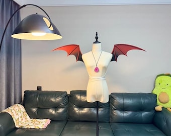 Witamy w Szkole Demonów Skrzydła Irumy Suzuki Iruma Cosplay Czerwone Czarne Skrzydła Demona Anime Skrzydła Nietoperza Małe Skrzydła Diabła Rekwizyt na Halloween