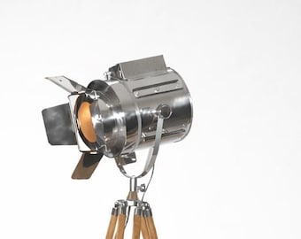 Lampe projecteur de film vintage antique sur trépied en bois | Lampadaire rétro pour studio