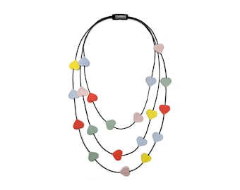 Collar con corazones de piel auténtica, materiales naturales, hecho en Italia, artesanal, ligero.