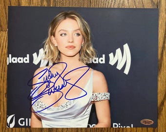 アマンダ・サイフリッド & シドニー・スウィーニー 直筆サイン入り写真　vn シドニー・スウィーニー直筆サイン入り8x10写真（第三者機関による認証
