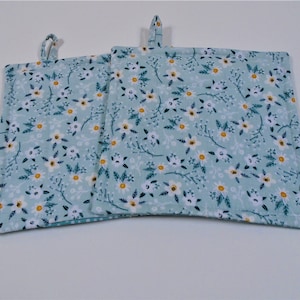 Floral Quilted Potholders Set: Sage Green Kitchen Decor