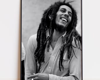 Plakat czarno-biały „Bob Marley Laughing”, grafika ścienna w stylu reggae (do pobrania w wersji cyfrowej)