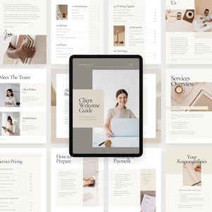 Può includere: Una guida di marketing digitale con una donna che utilizza un laptop. La guida si intitola "Client Welcome Guide" e presenta una palette di colori neutri. Intorno al laptop ci sono pagine con titoli come "Meet The Team" e "Service Pricing".
