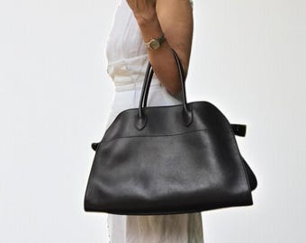 Bolso de piel granulada clásico, elegante y resistente, ideal para el trabajo y el uso diario.