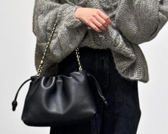Soft Leather Shoulder Bag: Minimalist Everyday Handbag