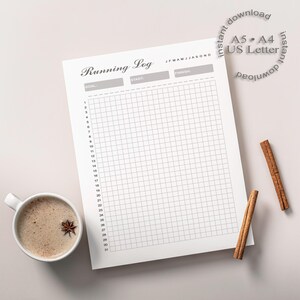 Può includere: Un registro di corsa bianco con un motivo a griglia, il testo "Running Log" e il testo "JFMAMJJASOND". Sono presenti anche una tazza di caffè con anice stellato e due bastoncini di cannella. Il registro è disponibile nei formati A5, A4 e US Letter.