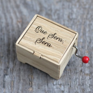 Que Sera, Sera handgekurbelte Spieluhr kleine Holzbox