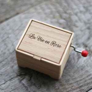 La Vie en Rose hand cranked music oak wood box