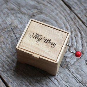 Caja de música pequeña de madera con manivela My Way