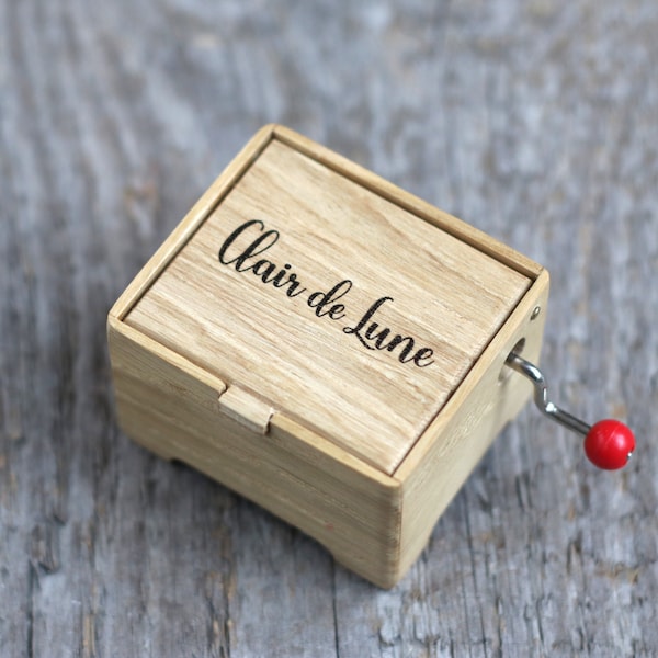 Cair de Lune hand cranked music small wood box