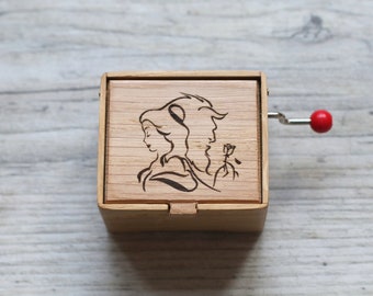 Boîte à musique en bois de chêne à manivelle La Belle et la Bête