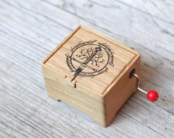 Lord of the Ring theme hand cranked music oak wood box