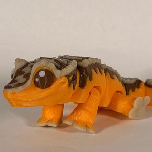 Articulated Crested Gecko Mini – 3D Printed Fidget Pet, Desk Toy (Optional Keychain)
