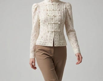 Blusa de encaje estilo vintage – Cuello alto, corte ajustado, top romántico