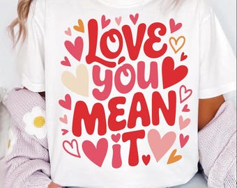 Love You Mean It SVG, Love You Mean It PNG, San Valentín PNG, Corazones de moda PNG, 14 de febrero PNG, Diseño de camiseta de San Valentín Archivos de corte Cricut