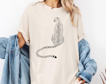 Comfort Colors®   Minimal Wild Cat Graphic Tee, Elegant Feline Outline Shirt, Artistic Animal Lover Gift, Modern Nature Inspired Apparel