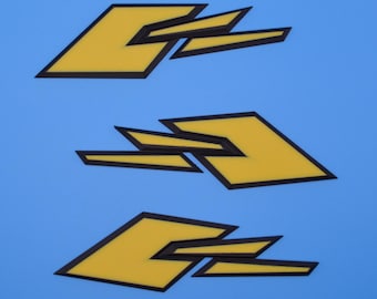 Emblema Opel Calibra DTM Flying Chips – Insignia de automovilismo – Accesorio para coches clásicos impreso en 3D