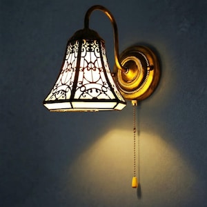 Victorian Lace Stained Glass Wall Sconce, Elegant Tiffany Wall Light, White Lace Wall Lamp, Vintage Wall Decor, Pull Chain Sconce