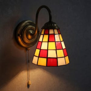 Geruite wandkandelaar met gebrandschilderd glas, handgemaakte Tiffany-wandlamp, vintage hal en nachtkastje, wandlamp trekketting, woondecoratiecadeaus