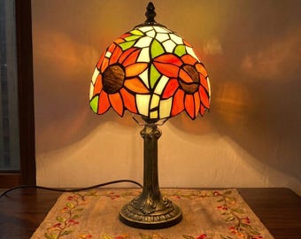 Sunflower Stained Glass Lamp, Tiffany Style Table Lamp, Floral Bedroom & Living Room Decor, Sunflower Gifts, Vintage Home Decor