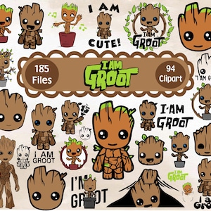 Può includere: Una collezione digitale di 185 file e 94 immagini clipart che raffigurano il personaggio Groot in varie pose ed espressioni. Le illustrazioni includono figure marroni simili ad alberi con foglie verdi, alcune in vaso, con il testo I AM GROOT.