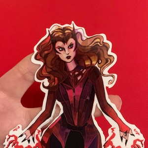 Nuovo adesivo di Scarlet Witch! Ottima qualità e altezza 14,5 cm! Disegnato a mano da me!
