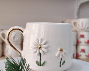 Handmade Daisy Mug – 10oz Ceramic Flower Cup with Gold Details | Pottery Coffee Mug