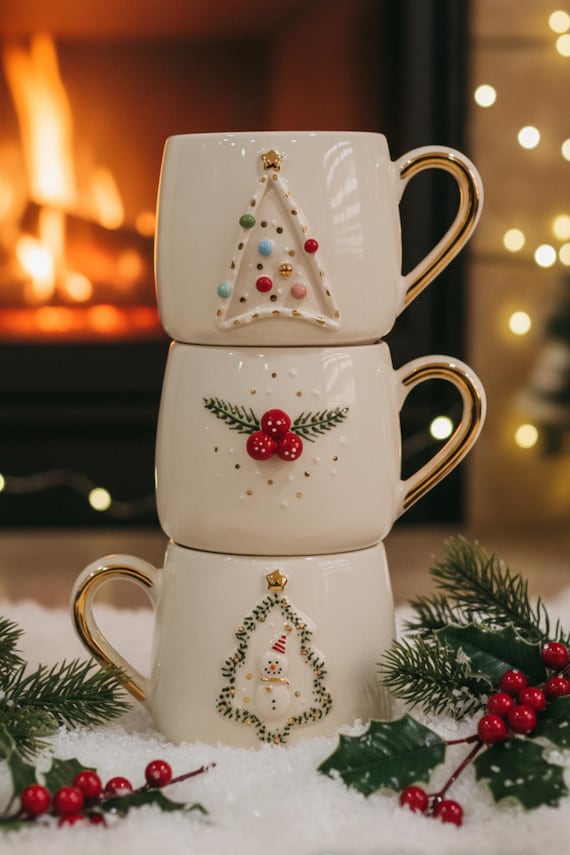 Handgemachtes Weihnachtstassen-Set - Keramiktassen mit goldenen Griffen