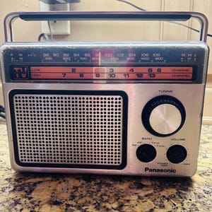 Vintage Panasonic RF-1104 AM/FM TV-ljud Bärbar radio AC Batteritestad Japan