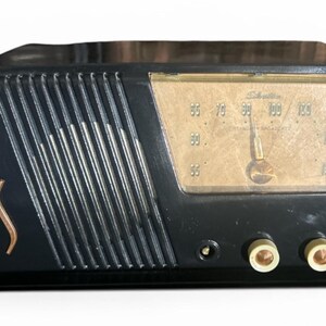 Silvertone Vintage Tube Radio AM Bakelite Table Radio Works Missing 1 Knob
