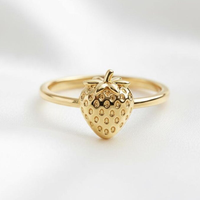 Strawberry Ring - Etsy Canada