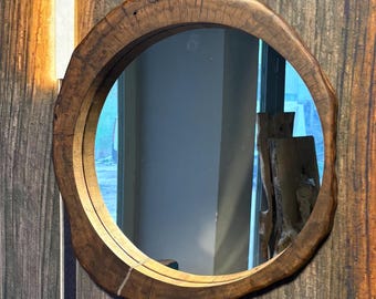 Specchio rotondo in legno di noce fatto a mano • Decorazione rustica con bordo vivo