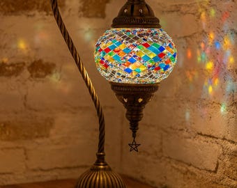Ręcznie wykonana turecka lampa stołowa z mozaiki szklanej z brązową szyją łabędzią