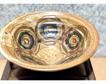 Ciotola in ceramica artistica realizzata a mano, con design astratto marrone, stile MCM, firmata PCH, 7 pollici.
