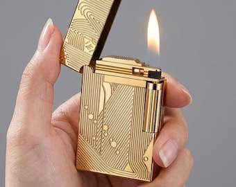 Encendedor dorado de Sanji de One Piece: a prueba de viento, recargable, de metal, para coleccionistas de anime y manga.