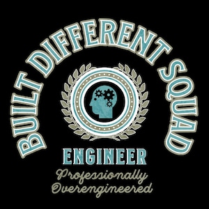 Puede incluir: Un diseño gráfico negro con el texto BUILT DIFFERENT SQUAD en una fuente arqueada de color azul claro. Un emblema central muestra la silueta de una cabeza humana con engranajes en su interior, rodeada por una corona de laurel. Debajo aparece el texto ENGINEER y Professionally Overengineered.