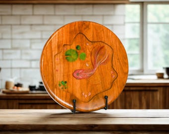 Handgeschilderd rond houten dienblad – ontwerp met koivissen en waterlelies