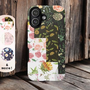 Puede incluir: Una funda de teléfono con un diseño de patchwork floral. La funda muestra varios patrones florales, incluyendo rosas, girasoles y otras flores silvestres, en tonos de rosa, verde y amarillo. La funda se muestra sobre un fondo de madera.