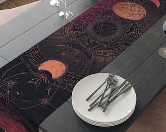 Camino de mesa con fases lunares celestiales, arte textil con mapa astrológico de galaxias, consola maximalista con decoración de aparador en dorado púrpura místico, decoración del hogar