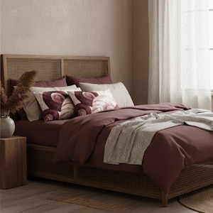 Funda de almohada de algodón con amonita biomórfica, arte abstracto en espiral de ciruela brumosa, decoración de ropa de cama paleontológica, detalle de cama con estilo de Studio Gallery