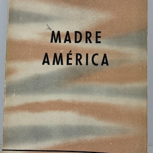 May include: A rectangular book cover with a tan and gray horizontal wavy pattern. The text MAX DICKMANN appears at the top, MADRE AMÉRICA in the center, and SANTIAGO RUEDA / EDITOR / BUENOS AIRES at the bottom, all in black sans-serif font.