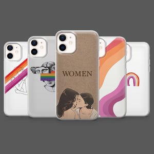 Könnte beinhalten: Eine Sammlung von Handyhüllen mit verschiedenen Designs. Eine Hülle zeigt eine lesbische Pride-Flagge, eine andere eine Statue mit einem Regenbogen über den Augen, und eine dritte das Wort "WOMEN" mit einer Illustration von zwei sich küssenden Frauen. Die anderen beiden Hüllen haben einen Regenbogen und eine lesbische Pride-Flagge.