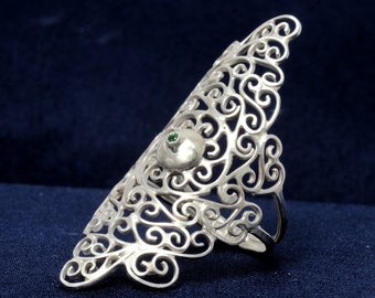 Long silver ring with Emerald